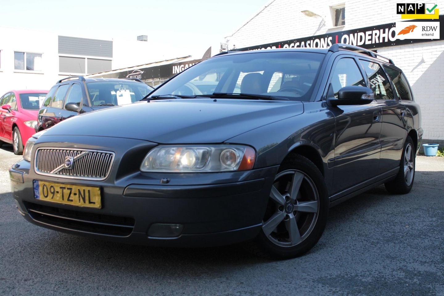 Volvo V70 - 2.0T Edition Sport | Airco | Cruise control | Pano | Parkeersensoren | Stoelverwarming | E - AutoWereld.nl