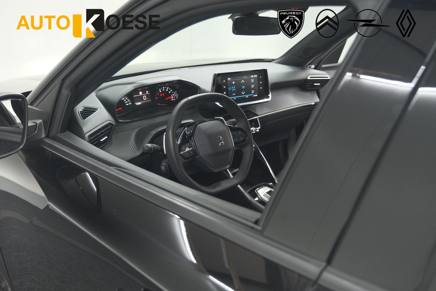 Peugeot 2008 - PureTech 130 EAT8 Active Pack | Parkeersensoren | Apple CarPlay | Climate Control | Stoelv - AutoWereld.nl