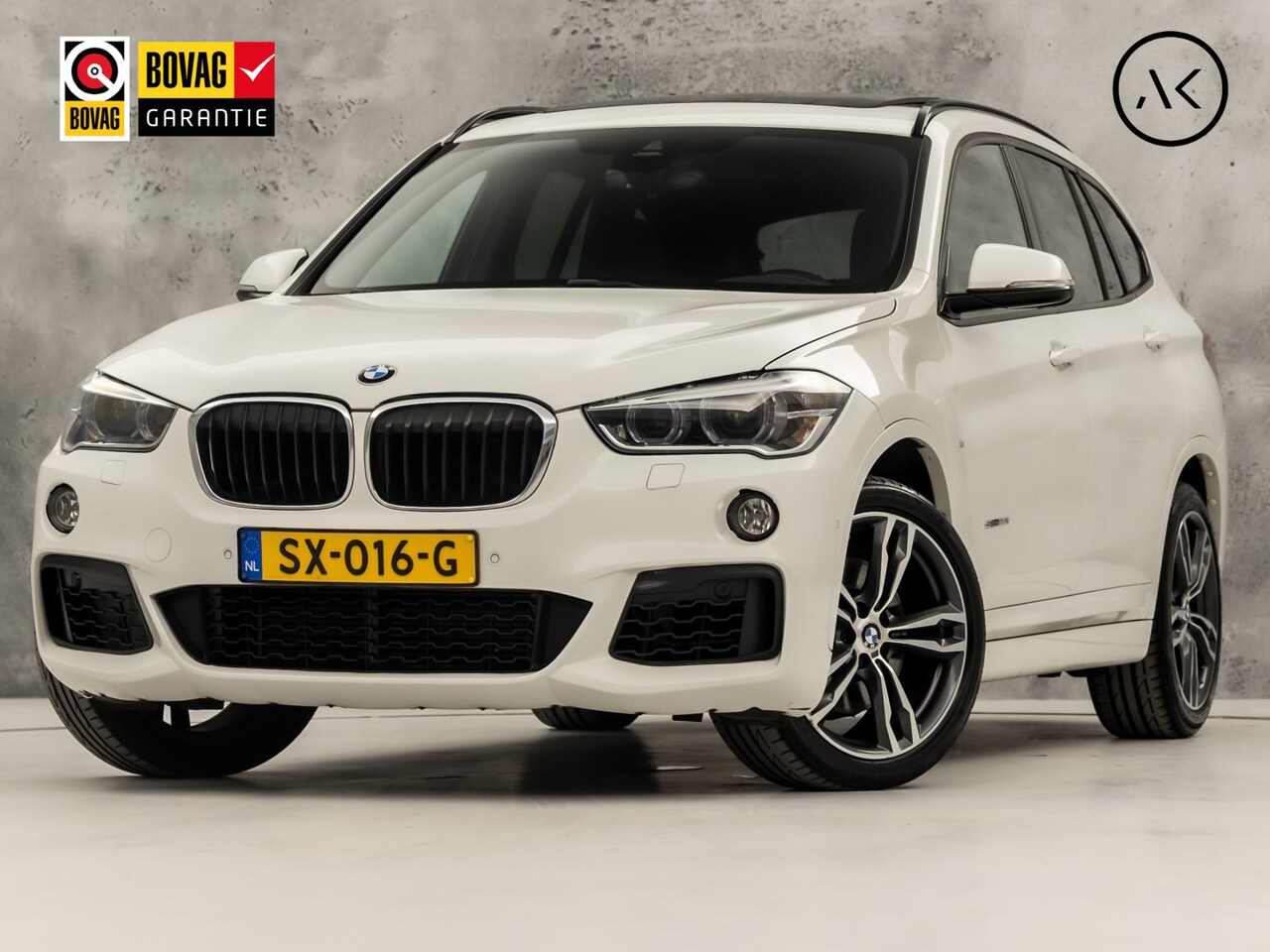 BMW X1 - sDrive20i M Sport High Executive 192Pk Automaat (PANORAMADAK, M PAKKET, DEALER ONDERHOUDEN - AutoWereld.nl