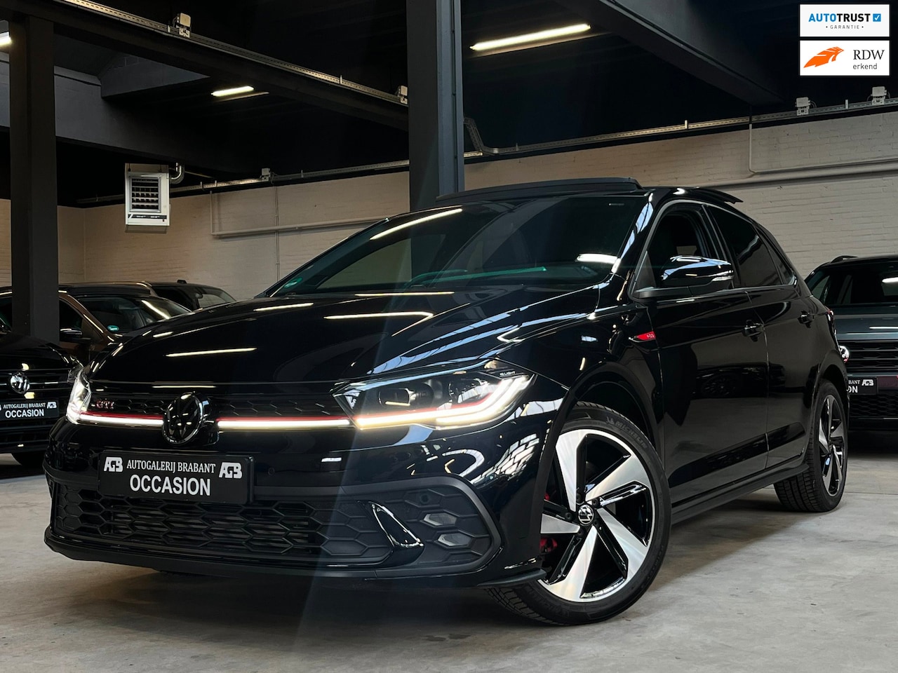 Volkswagen Polo - 2.0 TSI GTI Pano/IQLight/Carplay/Stoelverw - AutoWereld.nl