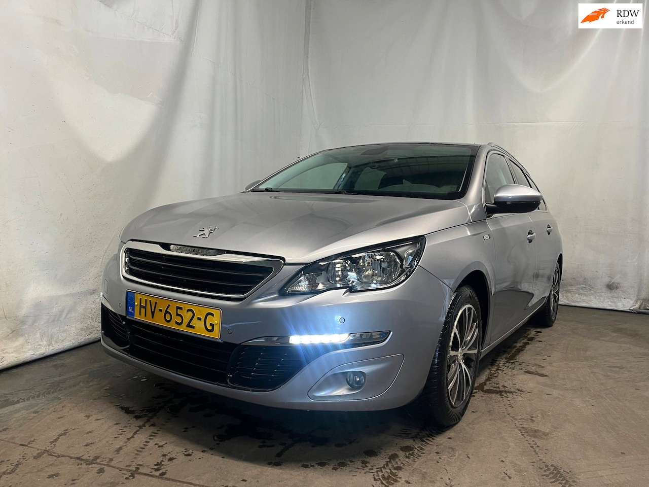 Peugeot 308 SW - 1.2 PureTech Style SCHADEAUTO! - AutoWereld.nl