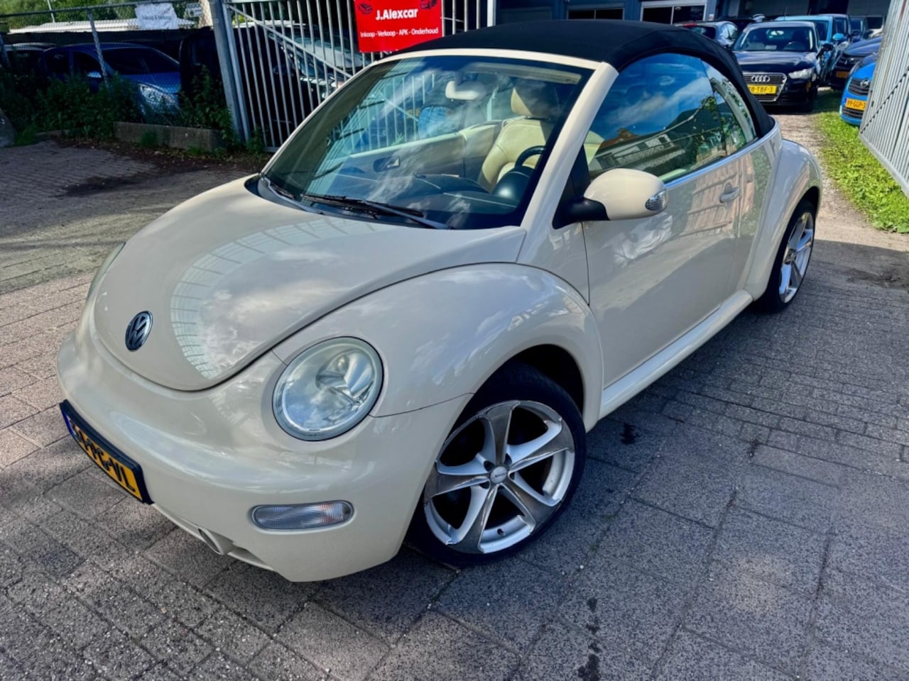 Volkswagen New Beetle Cabriolet - 1.6 - AutoWereld.nl