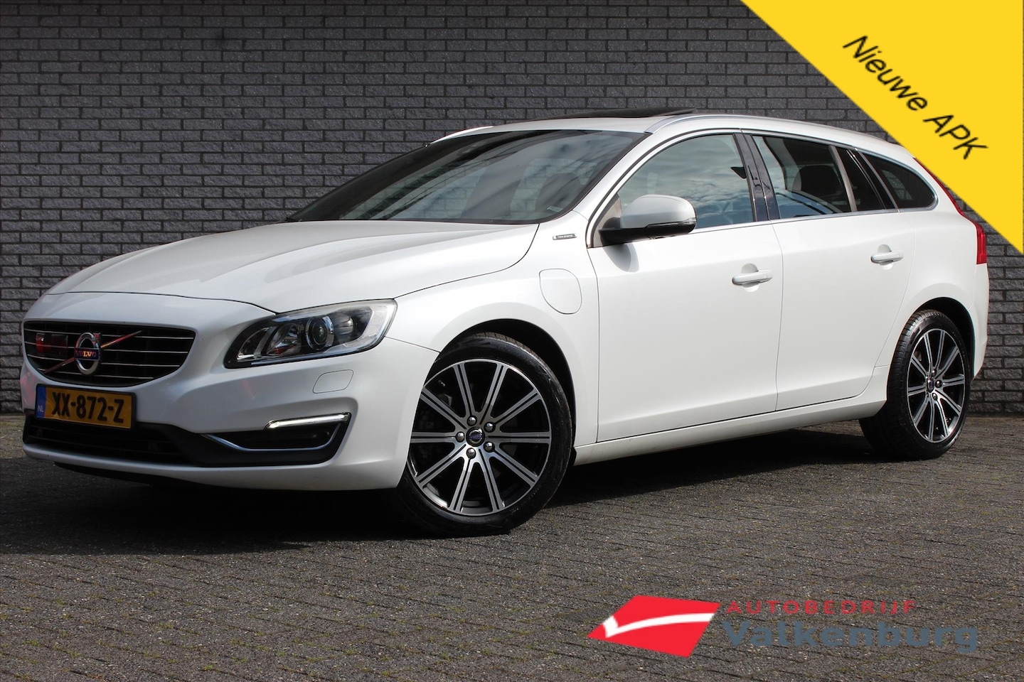 Volvo V60 - D6 Plug-In Hybrid 283pk Geartronic AWD Momentum | Camera | Stoelverwarming | PDC | Cruise - AutoWereld.nl