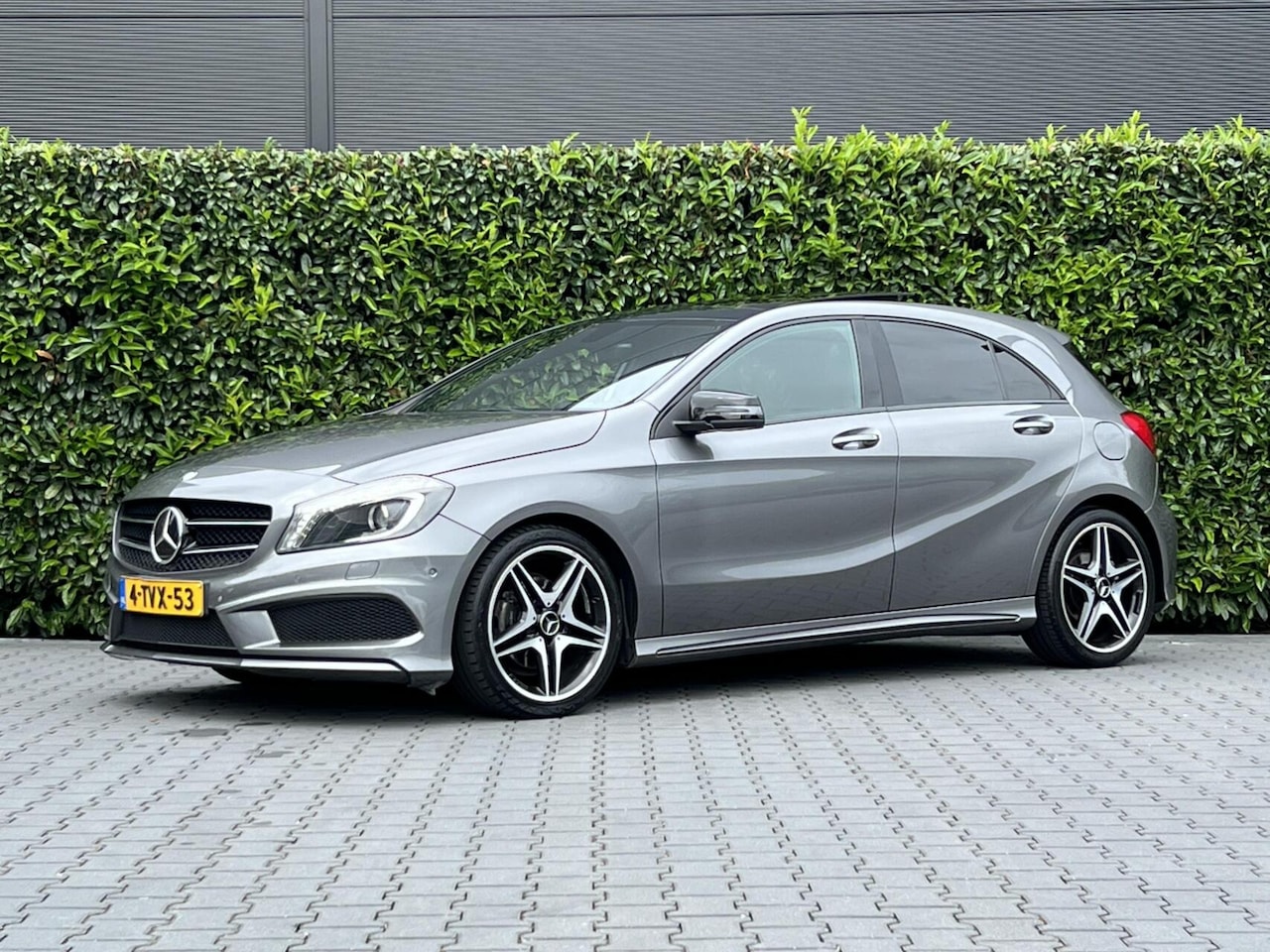 Mercedes-Benz A-klasse - 180 Ambition Comfort 180 Ambition Comfort, AMG-PAKKET, PANORAMADAK, LED, NL AUTO, NAP LOGISCH, LEDER/ALCANTARA, - AutoWereld.nl