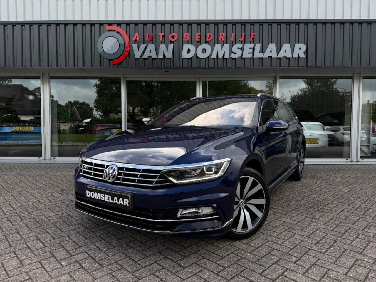 Volkswagen Passat Variant - 1.8 TSI Business Edition R - Pano Leder Massage Stoelverw. Trekhaak Camera - AutoWereld.nl