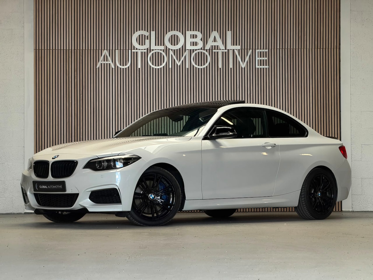 BMW 2-serie Coupé - M240i xDrive Executive - SCHUIFDAK - M PERFORMANCE UITLAAT - HARMAN KARDON - AutoWereld.nl