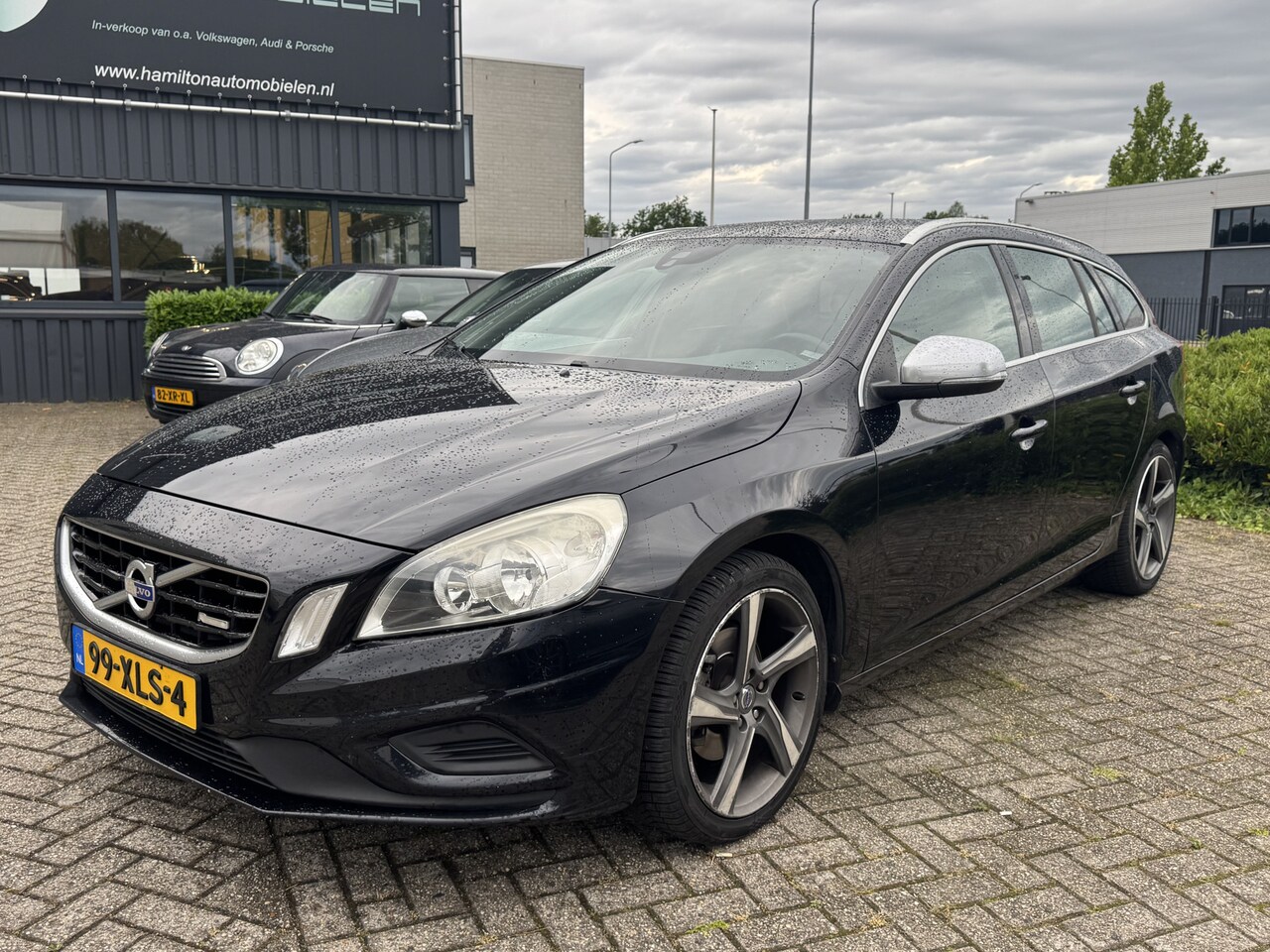 Volvo V60 - 1.6 T3 150pk Kinetic R-Design Origineel NL Auto !! - AutoWereld.nl