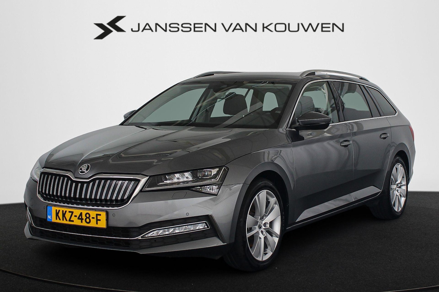 Skoda Superb Combi - 1.4 TSI iV Business Edition Plus Trekhaak Stoelverwarming Memory Camera LED - AutoWereld.nl