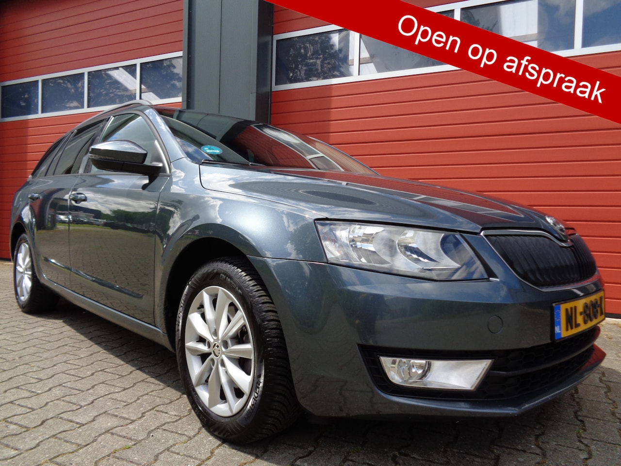 Skoda Octavia Combi - 1.0 TSI Greentech Ambition Business 116PK Clima Navi Cruise LMV 6-BAK Trekhaak 2E-Eigenaar - AutoWereld.nl