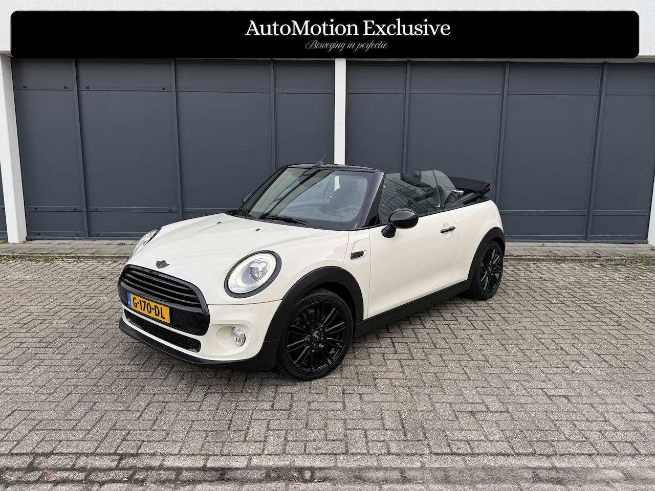 MINI Cabrio - 1.5 Cooper Cruise|JCW|Keyless|Stoelverwarming|Sfeerverlichting|Black Pakket|PDC - AutoWereld.nl