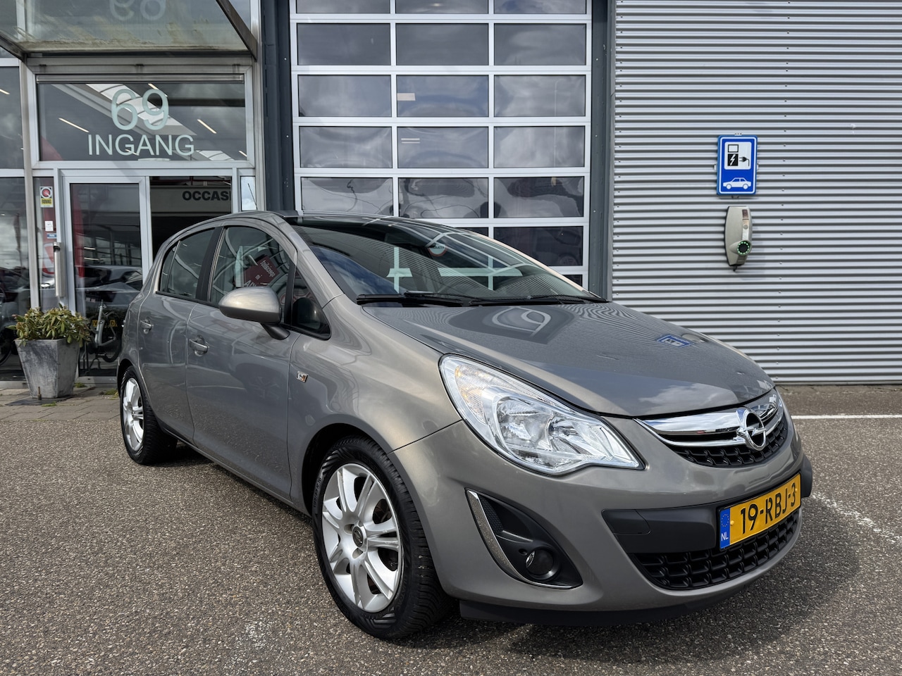 Opel Corsa - 1.2-16V Edition Trekhaak (750kg max.) Cruise Control - AutoWereld.nl
