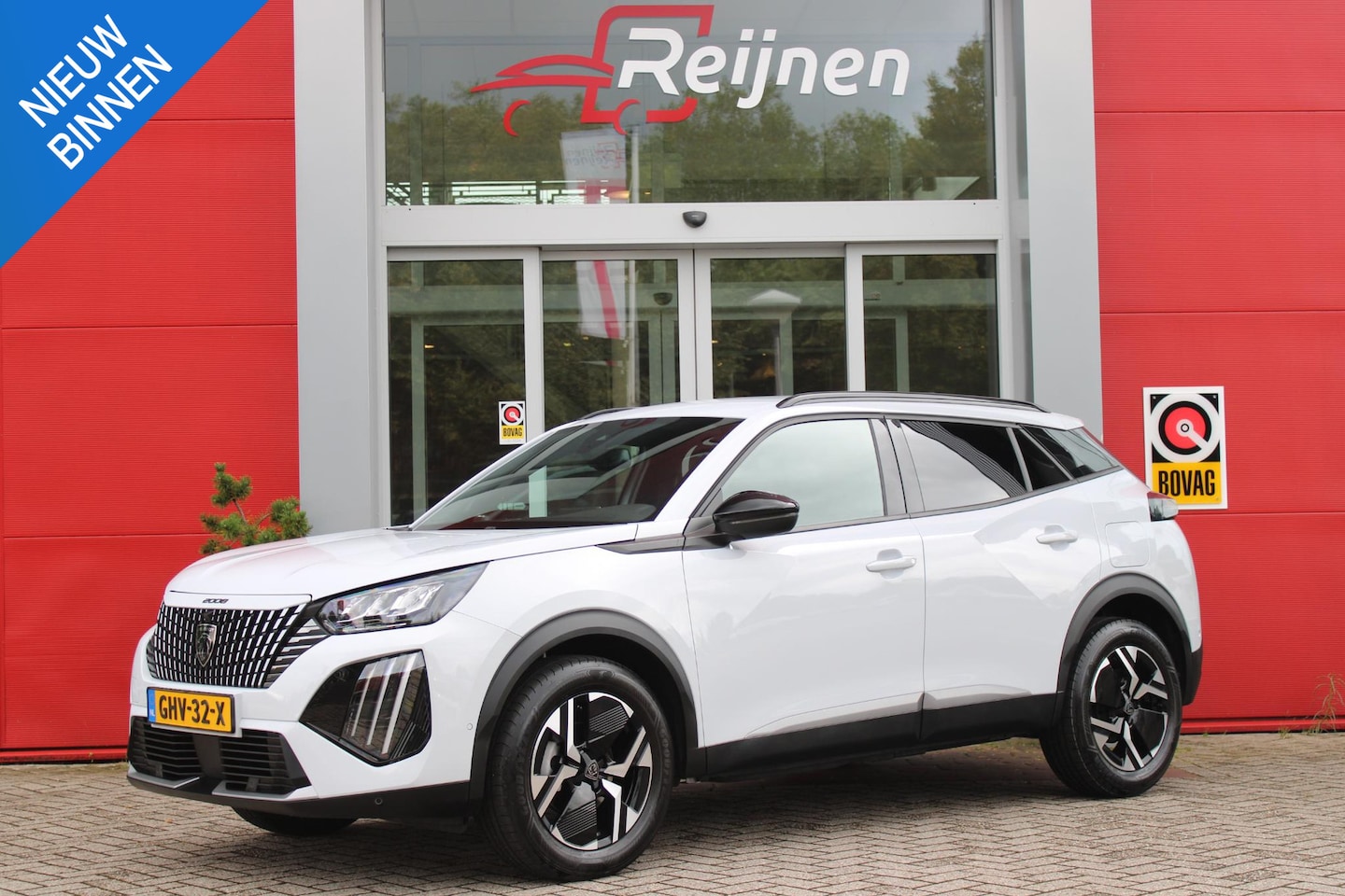 Peugeot 2008 - 1.2 130PK AUTOMAAT ALLURE | NAVIGATIE | DRAADLOZE APPLE CARPLAY/ANDROID AUTO | STOEL VERWA - AutoWereld.nl