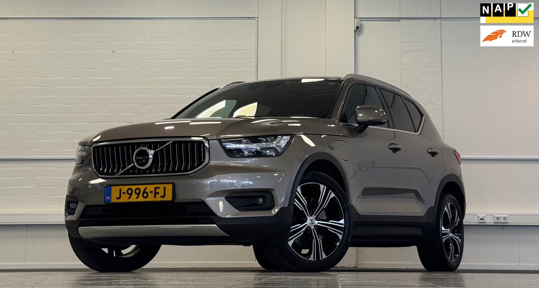 Volvo XC40 - 1.5 T5 Recharge Inscription Schuif/kantel/dak Camera Harman PDC Mooi! - AutoWereld.nl