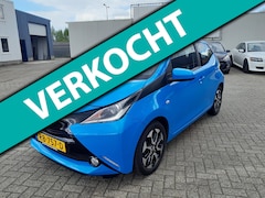 Toyota Aygo - 1.0 VVT-i x-play super nette in Nederland nieuw geleverde Aygo op all-seasonsbanden