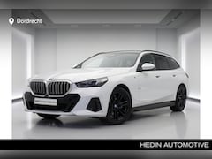 BMW 5-serie Touring - 520i M-Sport | Driving Assistant Plus | Harman Kardon | Panorama | Standkachel | Trekhaak