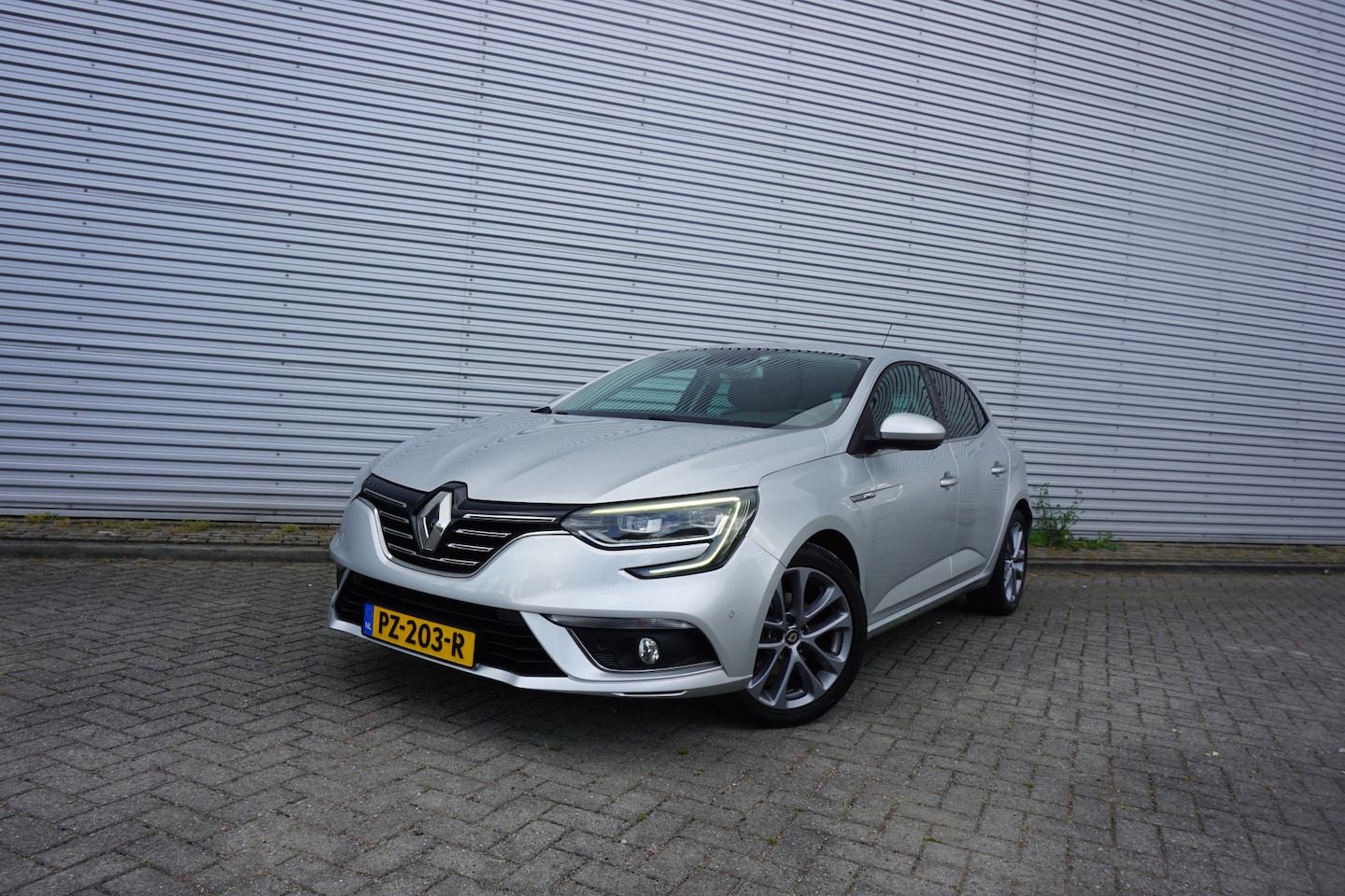 Renault Mégane - 1.2 TCe GT-Line Climate / Navi / Cruise / Camera / Parkeers. / LED / Lm velgen - AutoWereld.nl