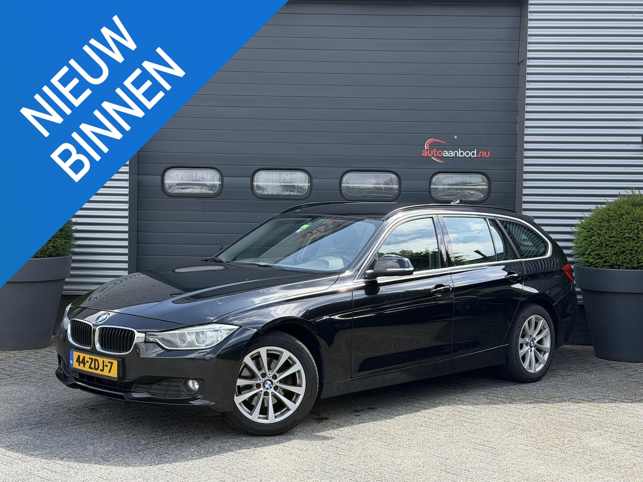 BMW 3-serie Touring - 320d Upgrade Edition | Navigatie | Lederen Bekleding | Airco | Lichtmetalen Velgen | - AutoWereld.nl