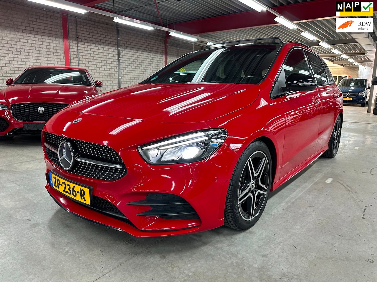 Mercedes-Benz B-klasse - 180 AMG, Pano, Trekhaak, Org NL - AutoWereld.nl