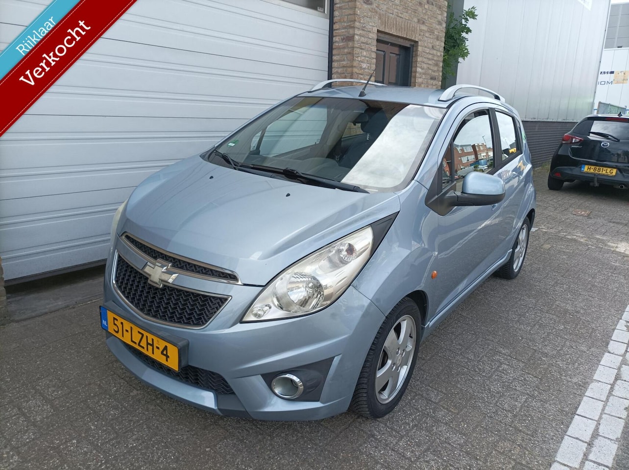 Chevrolet Spark - 1.2 16V LT Clima/Parkeersensoren Lage KM APK 5-2027 - AutoWereld.nl