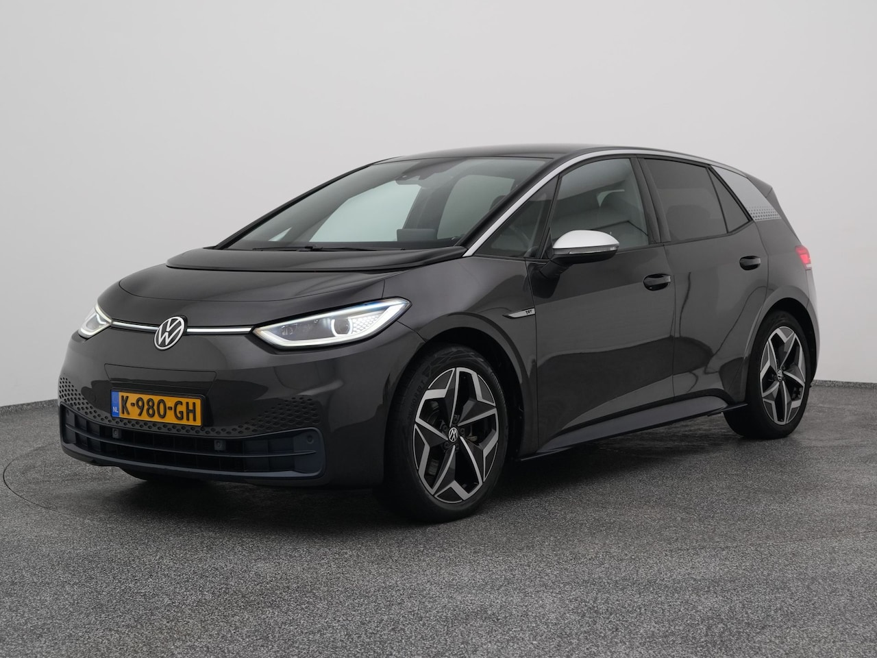 Volkswagen ID.3 - First Plus 58 kWh | CAMERA | ADAPTIVE | STOEL- EN STUURVERW. | TREKHAAK - AutoWereld.nl