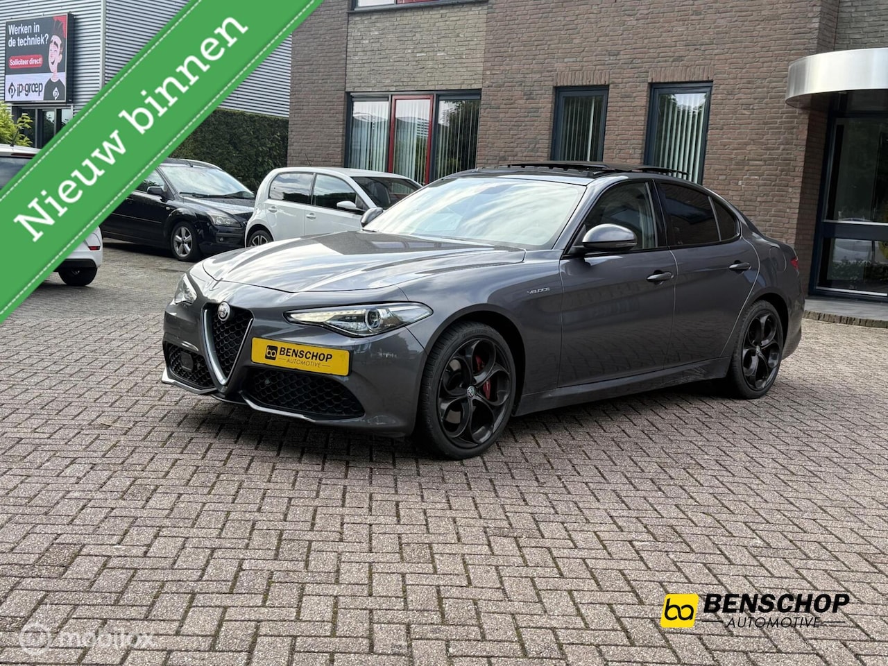 Alfa Romeo Giulia - 2.0 T AWD Veloce Panodak 19 inch Navi Camera Memory Leer Trekhaak - AutoWereld.nl