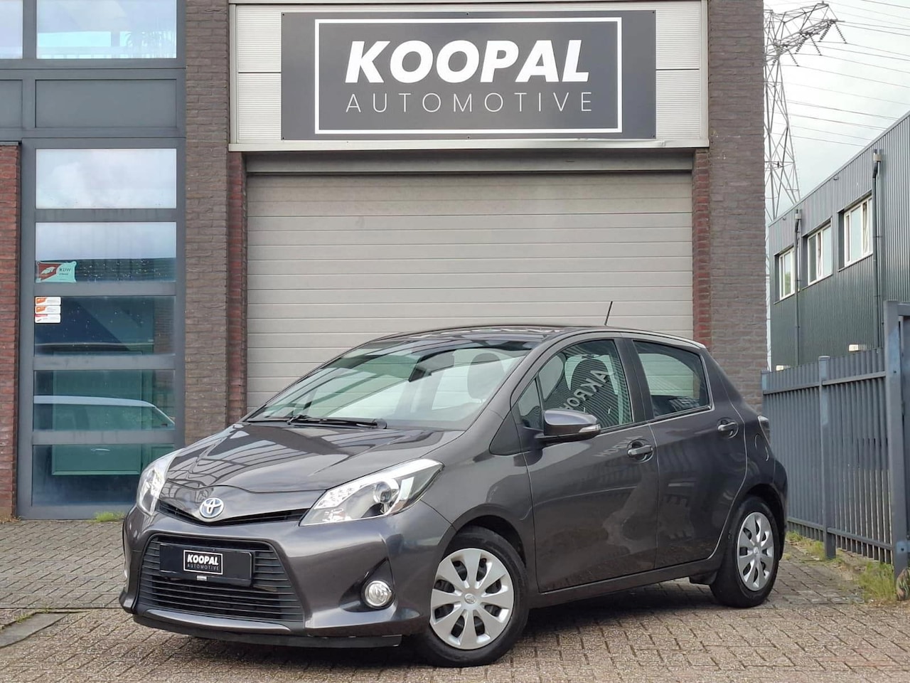 Toyota Yaris - 1.5 Full Hybrid Aspiration | Trekhaak | Camera | Dealer Onderhouden - AutoWereld.nl