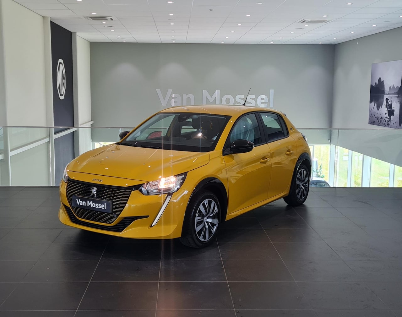 Peugeot e-208 - EV Active 50 kWh | Climate control |  Apple Carplay/Android Auto | Parkeersensoren - AutoWereld.nl