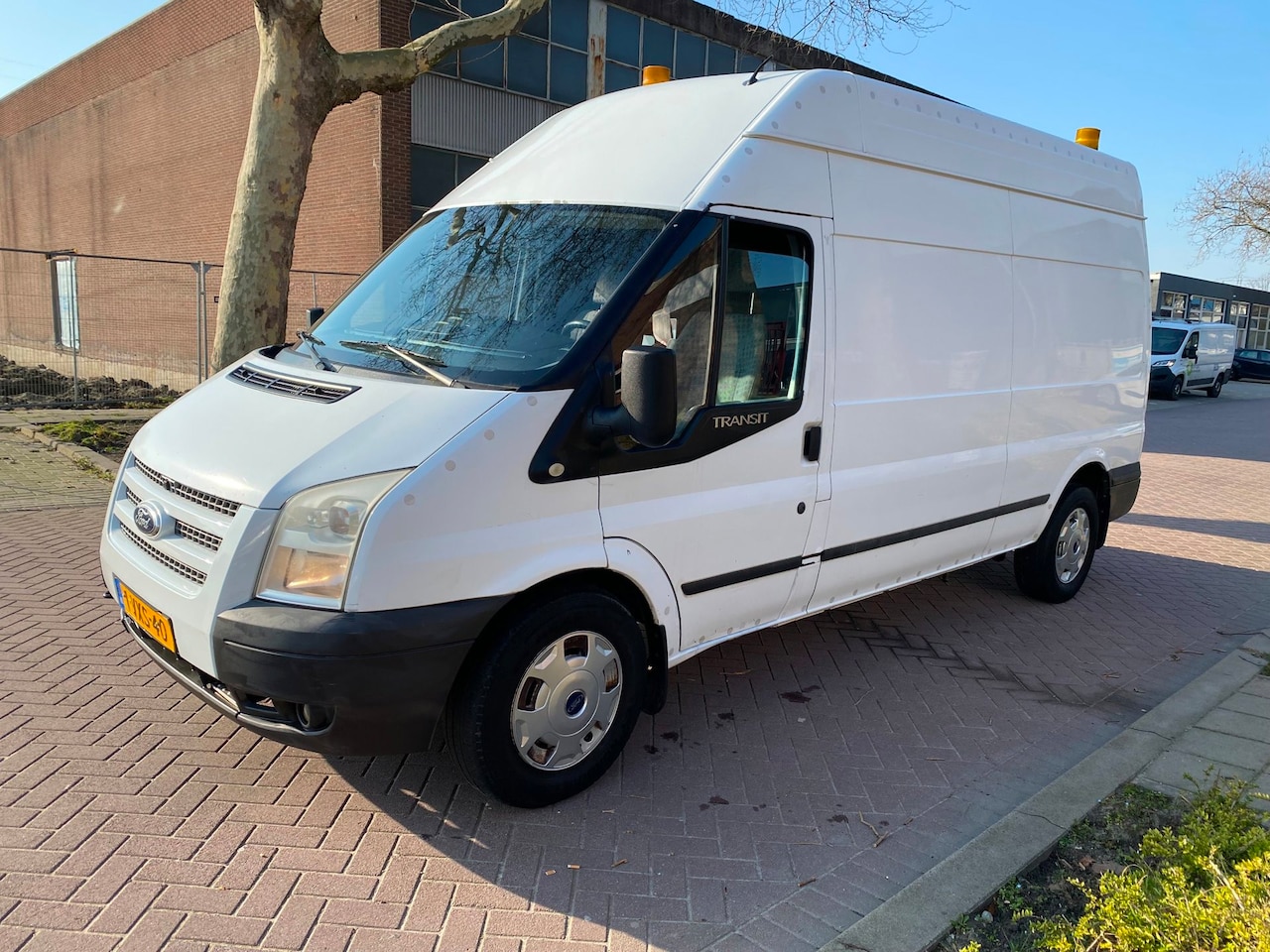 Ford Transit - 350L 2.2 TDCI / Airco / 92KW=125PK / ACHTERWIEL AANDRIJVING / 6 BAK / 7-9-2012 / Airbag / - AutoWereld.nl