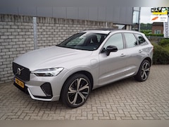 Volvo XC60 - 2.0 T8 Plug-in hybrid AWD Plus Dark Autom Panodak Leder Stoel/Stuur A Bank Verw Navi Camer