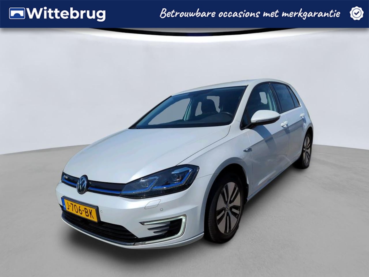 Volkswagen e-Golf - 136pk E-DITION / Warmtepomp / LED / Keyless / LM 16'' / Parkeersensoren / verw. Voorstoele - AutoWereld.nl