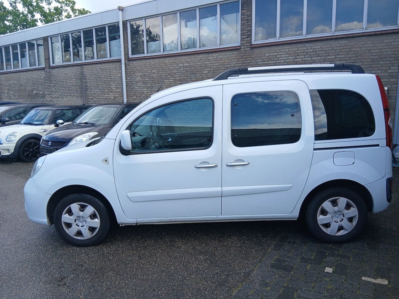 Renault Kangoo Family - 1.6-16V Authentique 1.6-16V Authentique - AutoWereld.nl