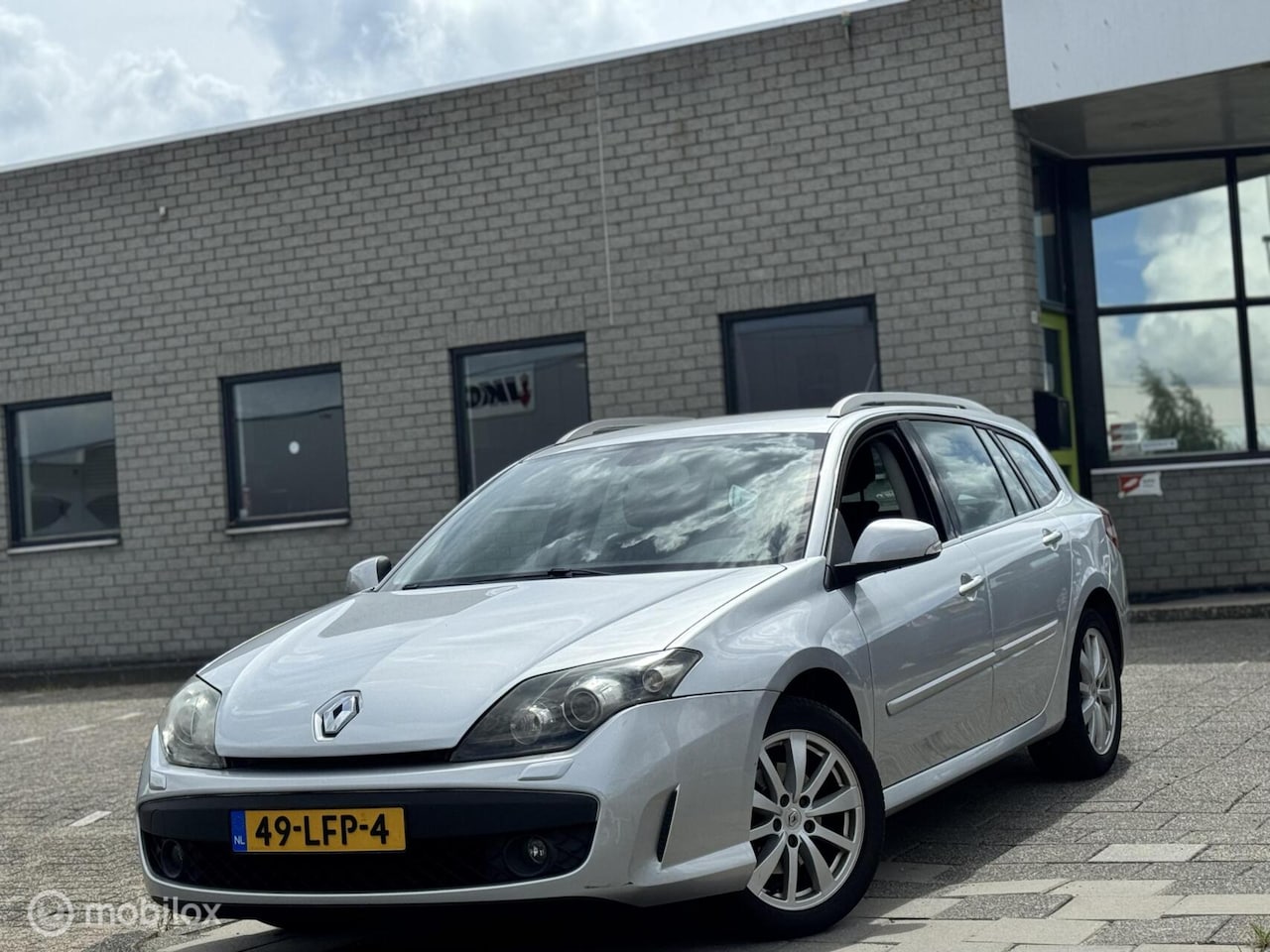 Renault Laguna Estate - 2.0 16V Celsium|Navi Xenon Clima Cruis - AutoWereld.nl