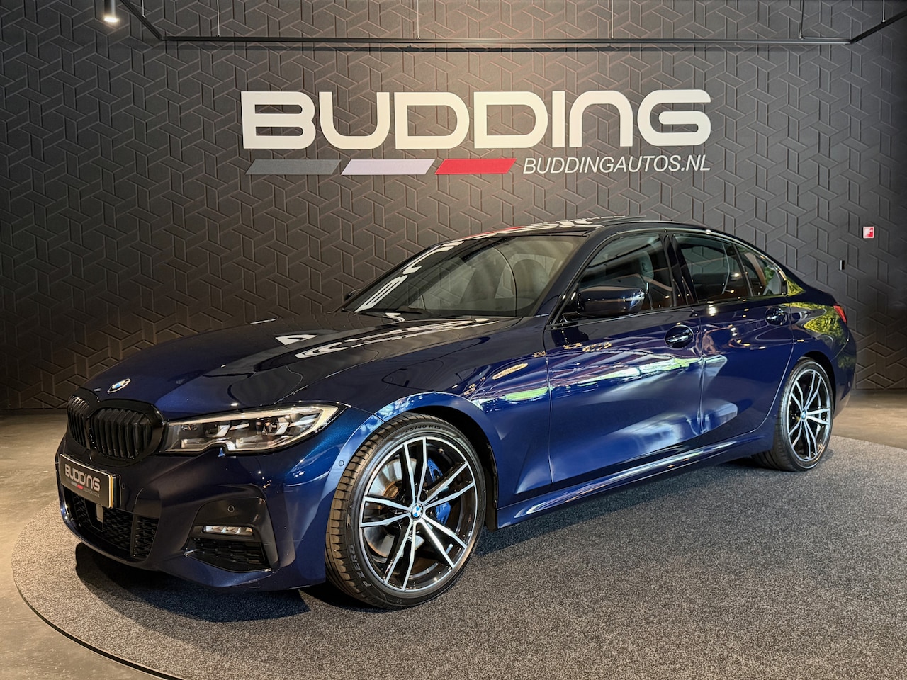 BMW 3-serie - 330i High Exe | M-sport | Schuifdak | Trekhaak | H&K - AutoWereld.nl
