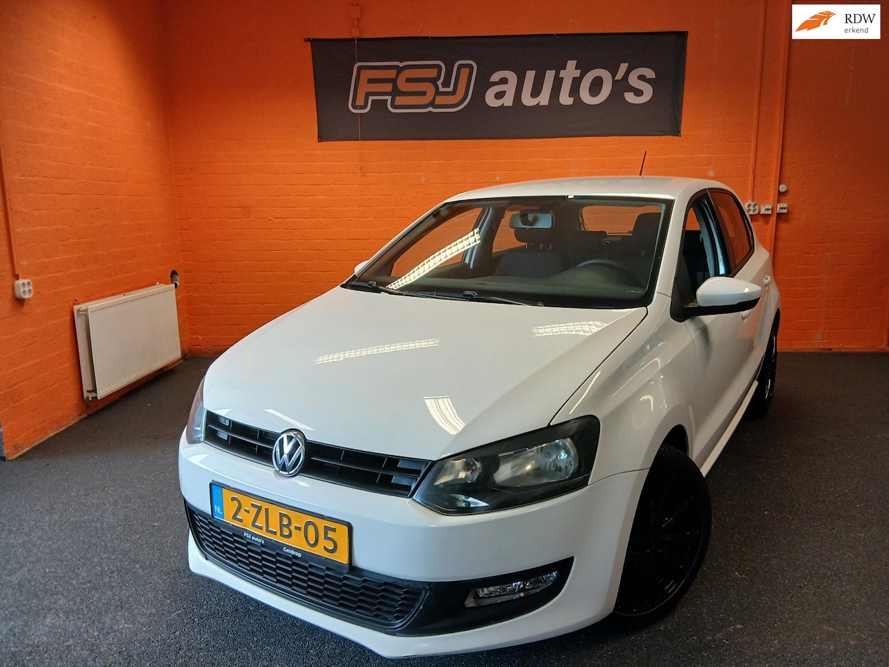 Volkswagen Polo - 1.2 / 5 DEURS / SPORT-LINE / NAVI / AIRCO!! - AutoWereld.nl
