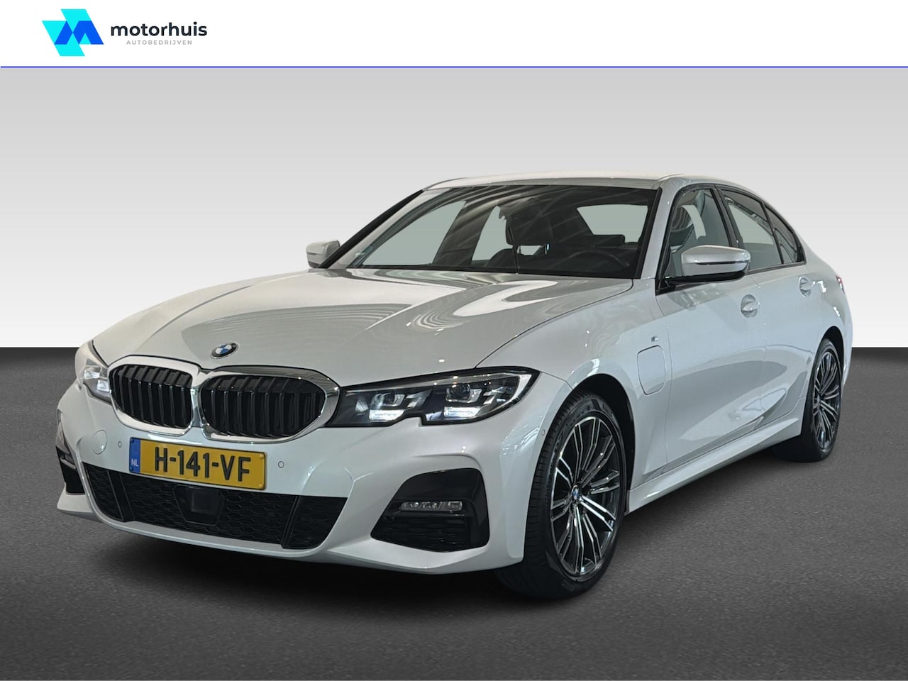BMW 3-serie - 330e High Executive Automaat M-Sportpakket | Ambienteverlichting | Handrem elektrisch | Le - AutoWereld.nl