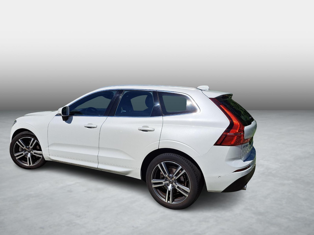 Volvo XC60 - 2.0 T5 Momentum | Bowers Wilkins Audio | Panoramadak | Head-up Display | 360 Graden Camera - AutoWereld.nl
