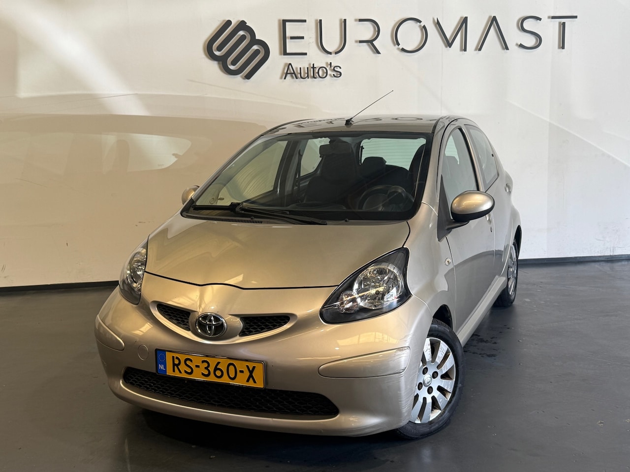 Toyota Aygo - 1.0-12V + Airco 5d Elektrische Ramen Nieuwe Apk - AutoWereld.nl