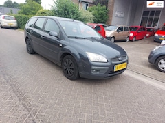 Ford Focus Wagon - 1.6-16V Ambiente