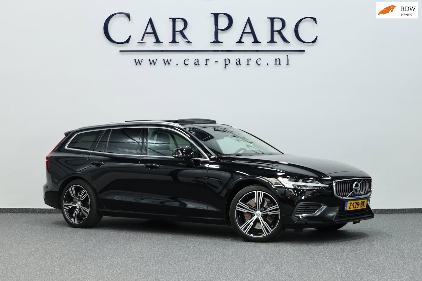 Volvo V60 - 2.0 T8 Twin Engine AWD R-Design LED/VIRTUAL/PANO/LEER+S.VERWARMING+MEMORY/KEYLES/CAM/HUD/L - AutoWereld.nl