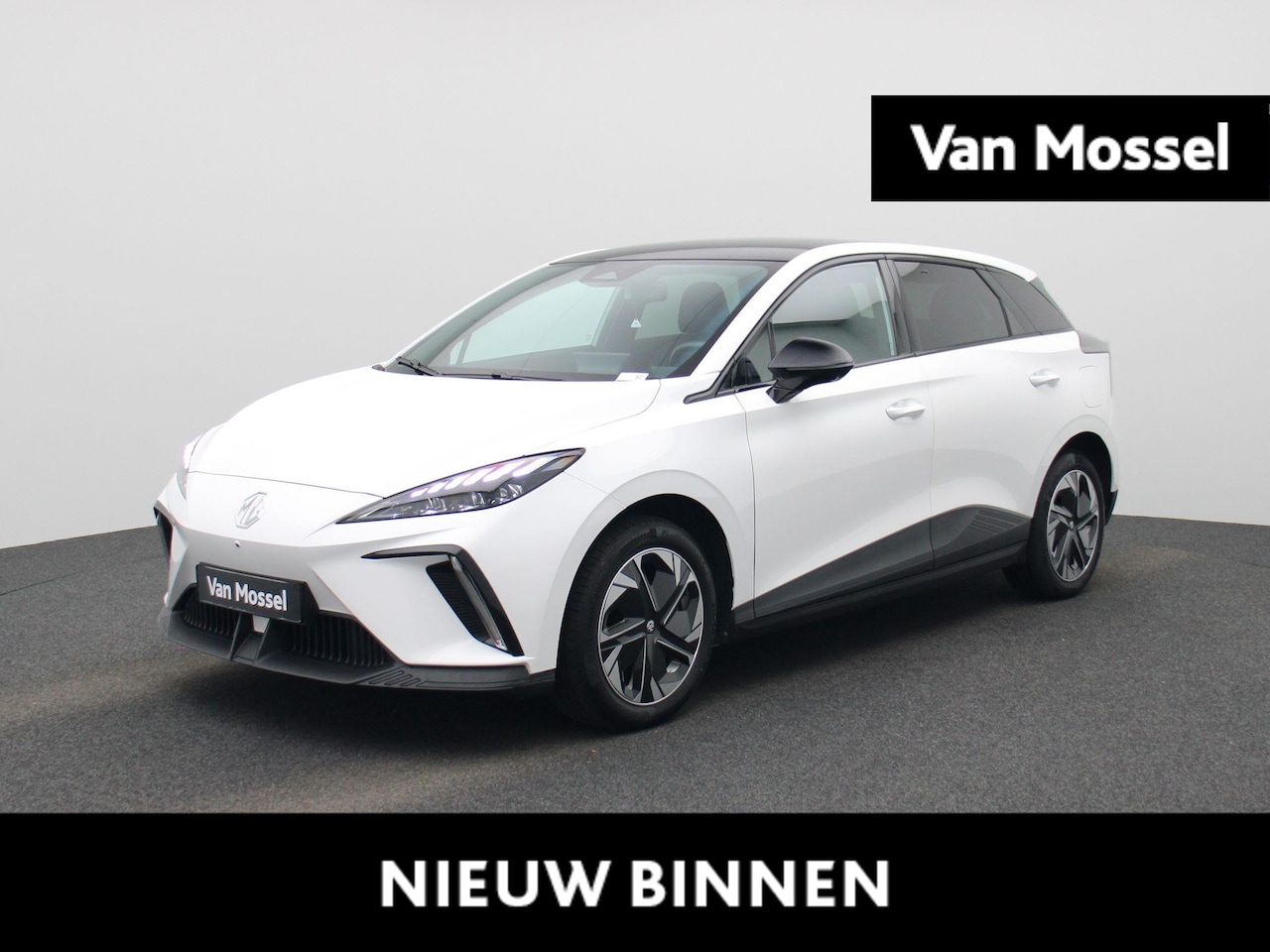MG MG4 - Long Range 64 kWh Luxury | Navi | Led Koplampen | 360 Camera | CarPlay | Stoelverwarming | - AutoWereld.nl