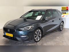 SEAT Leon Sportstourer - 1.5 TSI FR Launch Edition benzine led stoelverwarming navigatie panoramadak trekhaak carpl