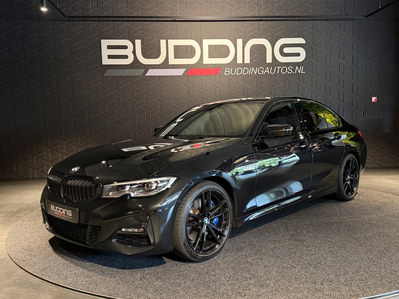 BMW 3-serie - 320i High Exe | M-sport | Camera | CarPlay - AutoWereld.nl