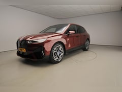 BMW iX - xDrive40 | Sportpakket | Laserlicht | Navigatie | Active cruise | Panoramadak | Trekhaak |