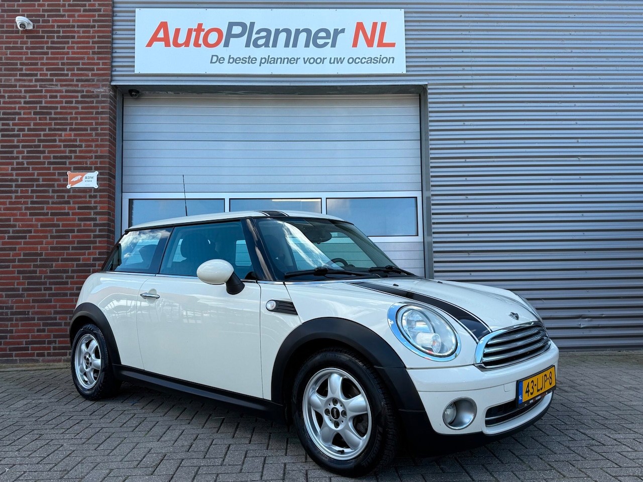 MINI Cooper - 1.4 One! Airco! Carplay! Nieuwe APK! - AutoWereld.nl