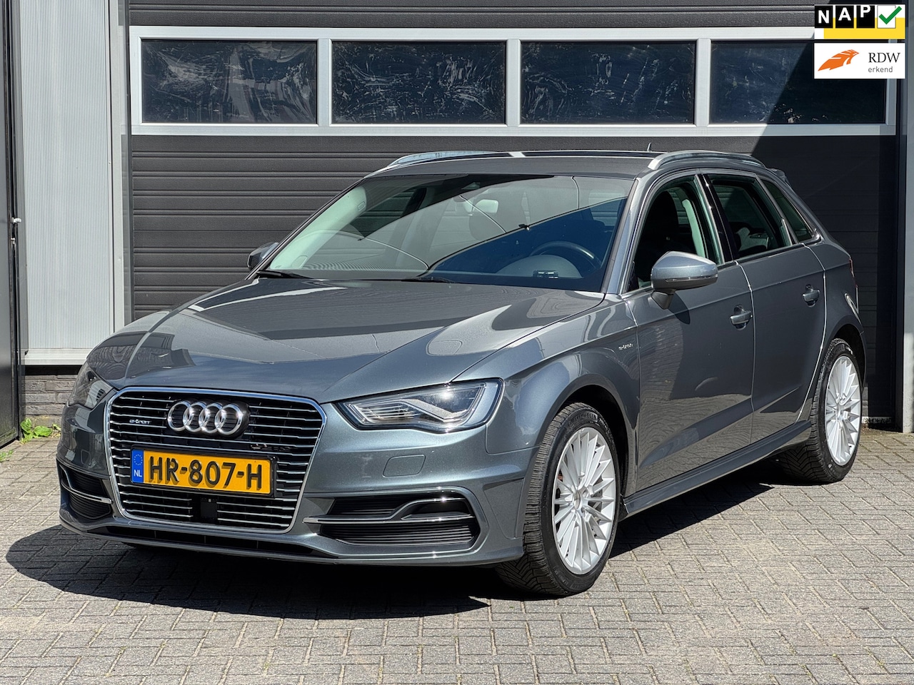 Audi A3 Sportback - 1.4 e-tron PHEV Attraction Pro Line plus Keyless, Led, PDC, NAP - AutoWereld.nl