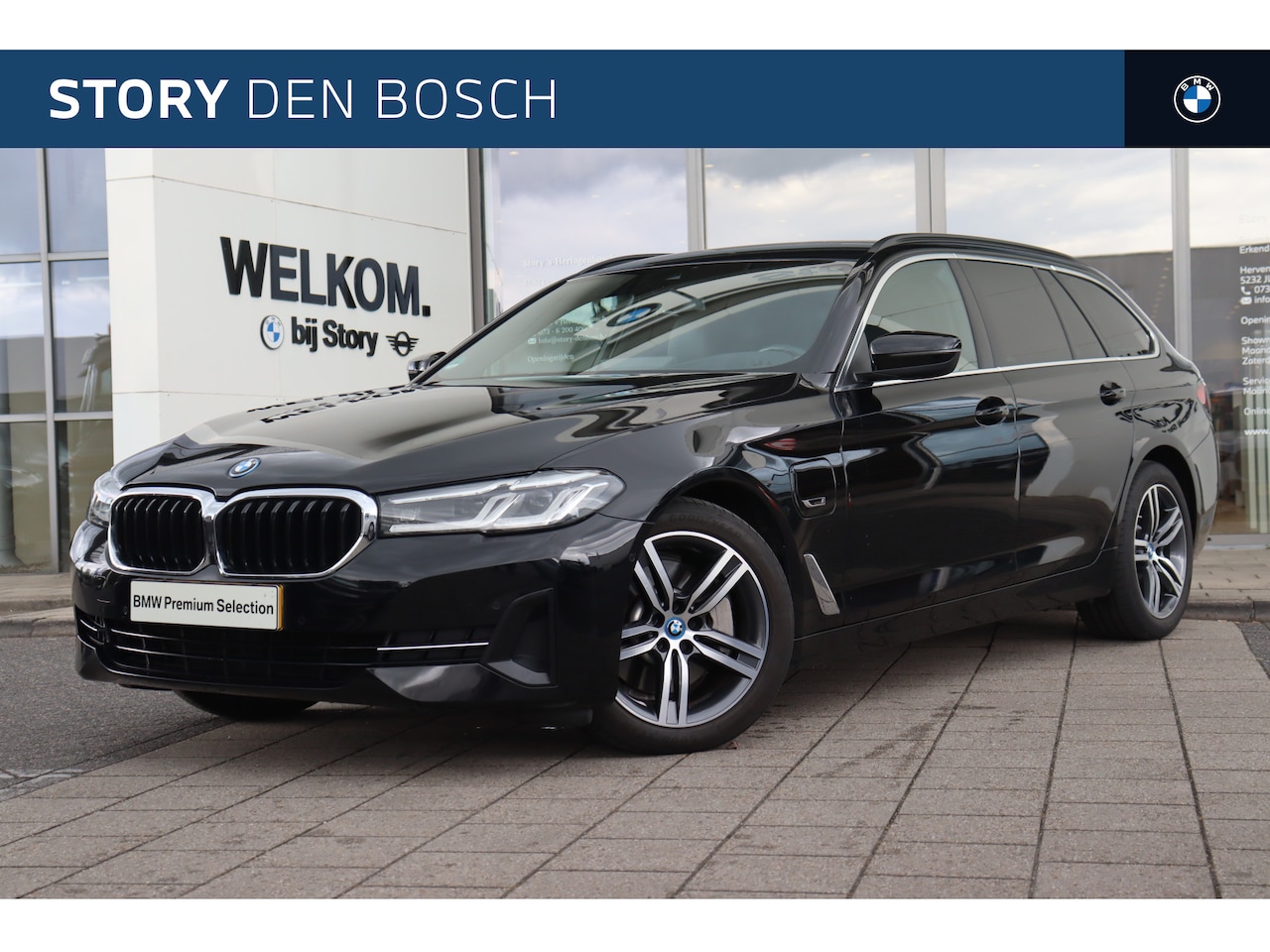 BMW 5-serie Touring - 520e Automaat / Sportstoelen / Comfort Access / Stoelverwarming / Adaptieve LED / Head-Up - AutoWereld.nl