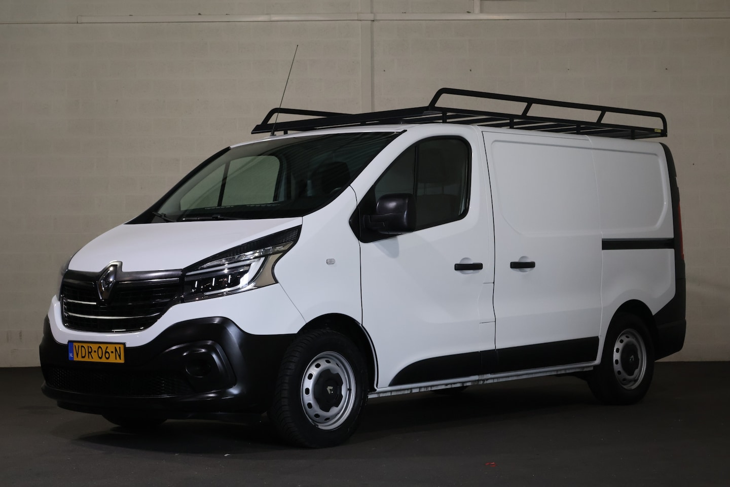 Renault Trafic - 2.0 dCi 120pk L1 H1 2x Schuifdeur Imperiaal - AutoWereld.nl
