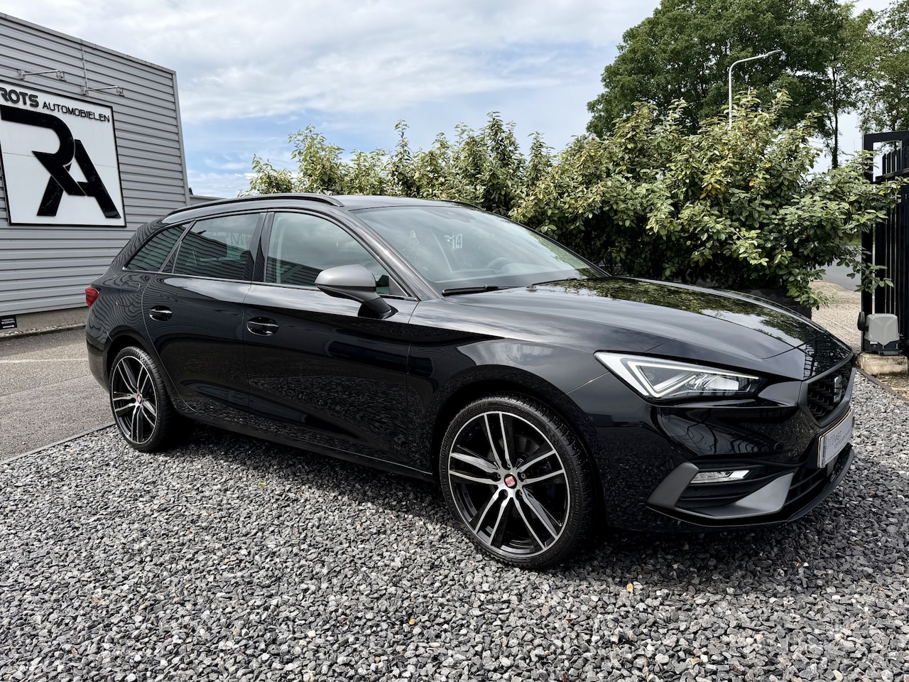 SEAT Leon Sportstourer - 1.4 TSI FR 204PK e-Hybrid Led|Camera|Keyles|Carplay|Memory - AutoWereld.nl