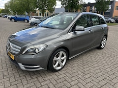 Mercedes-Benz B-klasse - 180 Ambition LEER PDC NAVI STOELVW CRUISE