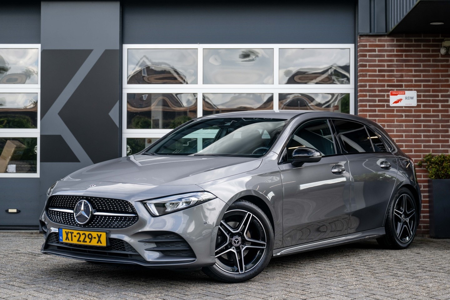 Mercedes-Benz A-klasse - 180 A180 AMG Line | Widescreen Display | Camera | Night Package | Stoelverwarming | 18' In - AutoWereld.nl